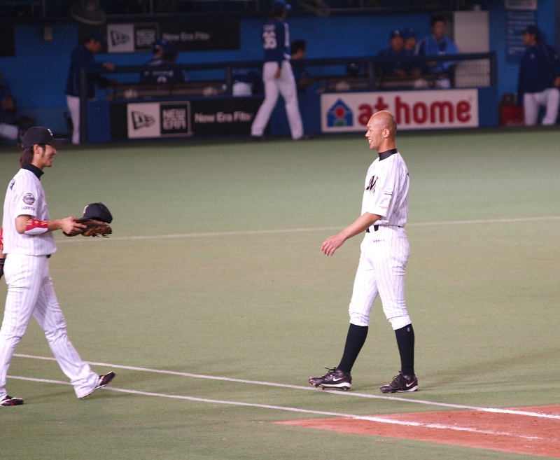 522_fukuura Fukuura runs around hatless but Tsuyoshi is there to help