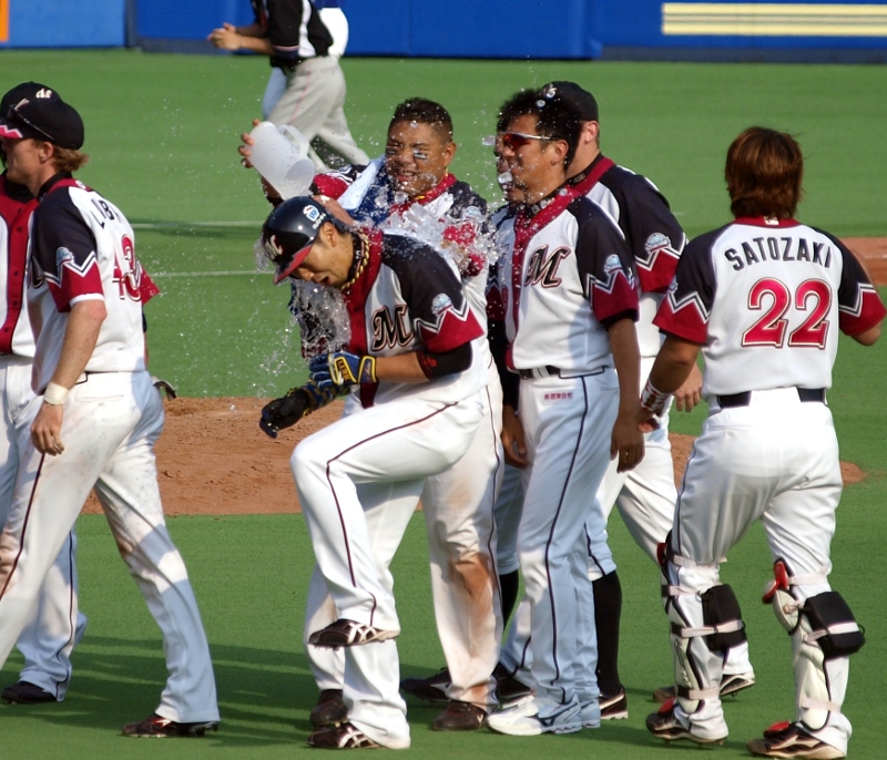 523ice1 Benny gives today's hero Ohmatsu an ice bath