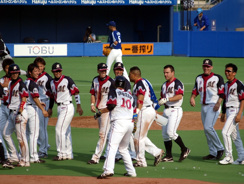 Lotte players celebrate Ohmatsu's ice baptism