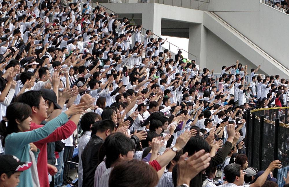 Lotte supporters propel Saburo to a hit