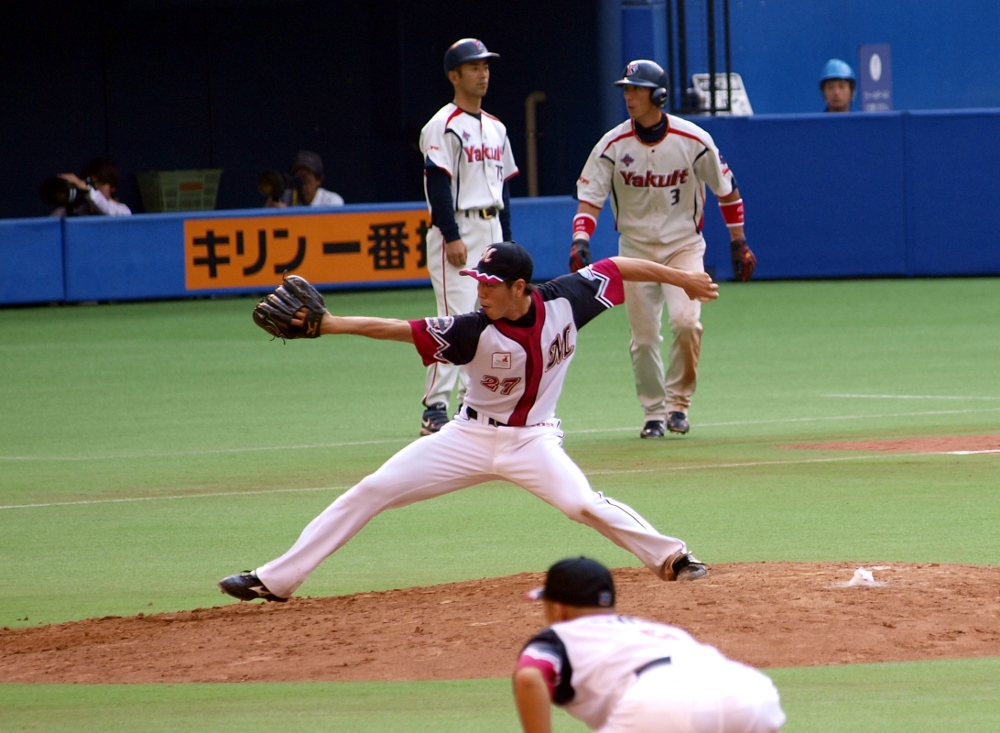 531_furuya Furuya pitches with the bases loaded in the 8th
