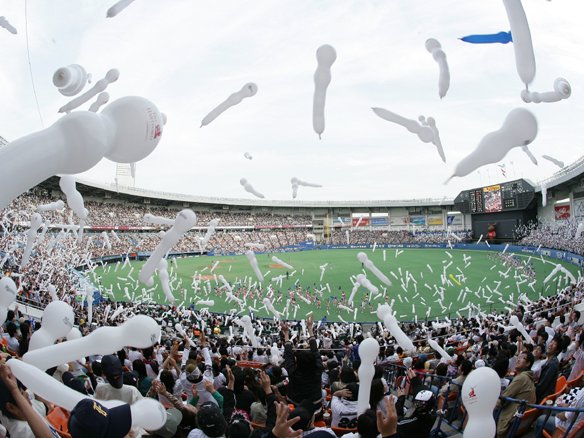 Balloon launch during Lotte's Lucky 7 (from marines.co.jp)