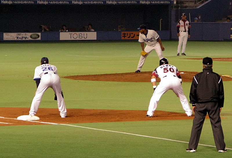 Bay Star starter Walrond keeps the Lotte offense in check