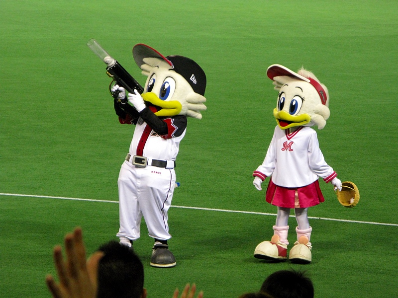 Mar-kun and Rine-chan provide much needed Lotte offense