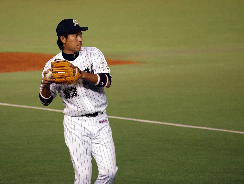 602_heiuchi Warming up to make a great catch