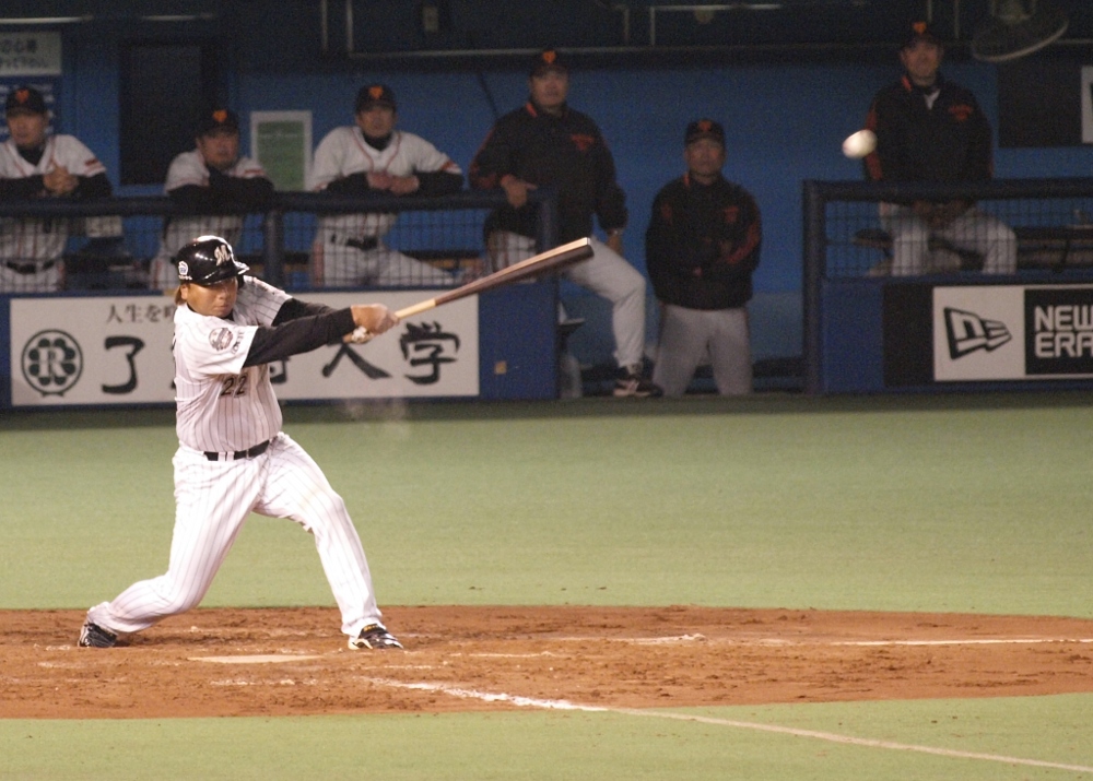 603_satozaki2 Game tying single off the bat of Satozaki
