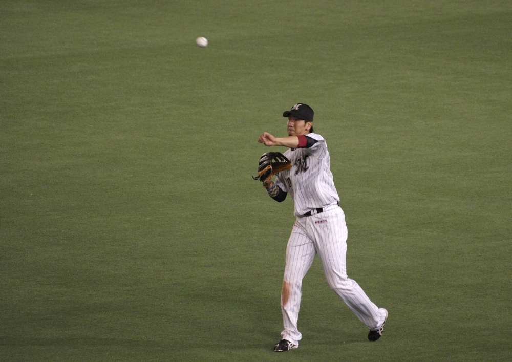 Ohmatsu warms up in right