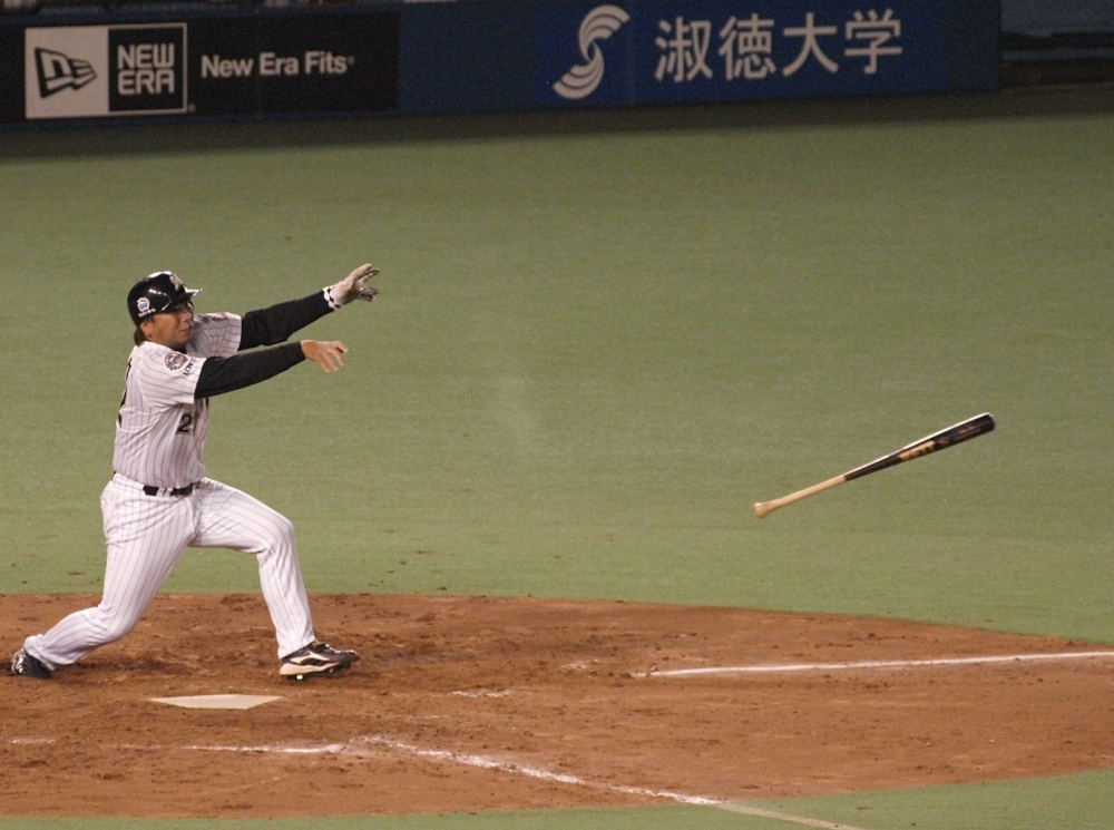 610_satozaki1 Satozaki doesn't like many of his bats, does he?