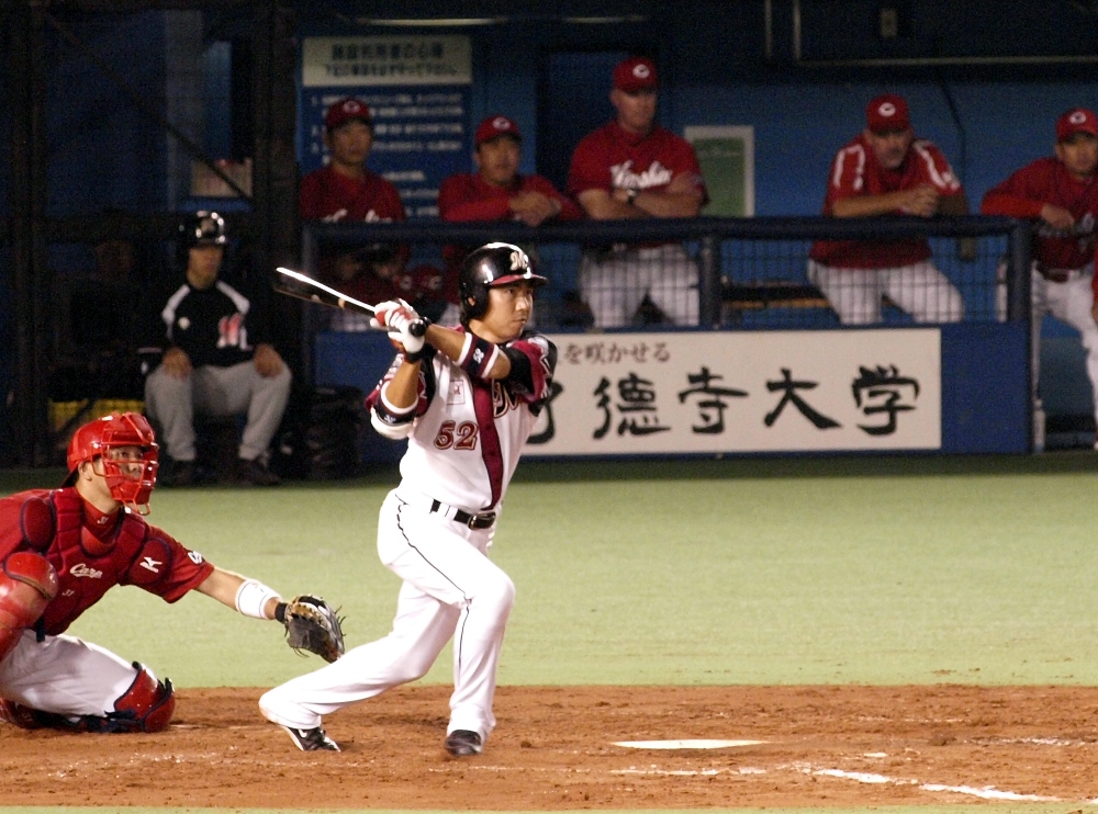 Heiuchi's 6th-inning single scores two