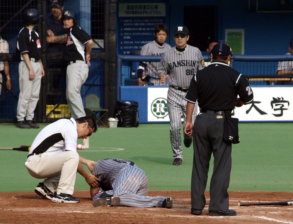 613_brazell2 Hanshin staff checks out an injured Brazell