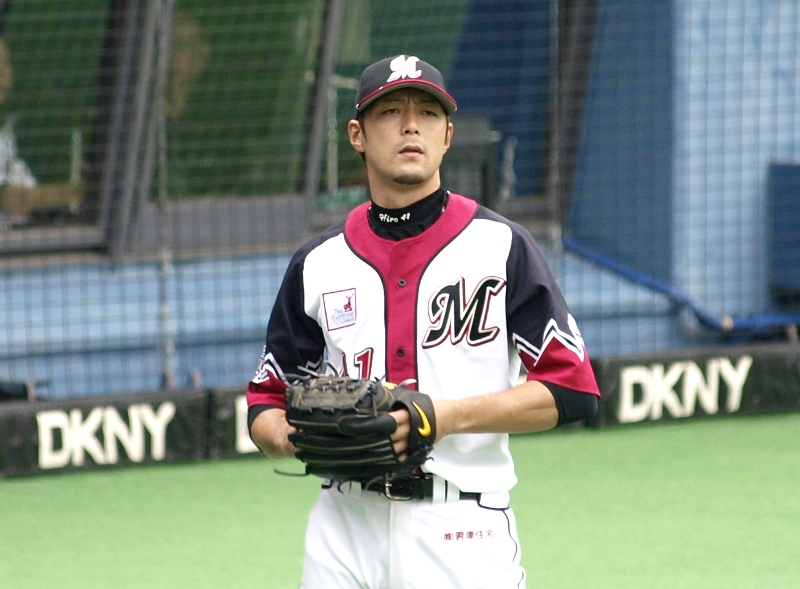 Lotte starter Kobayashi waits to go out for the next inning by the dugout