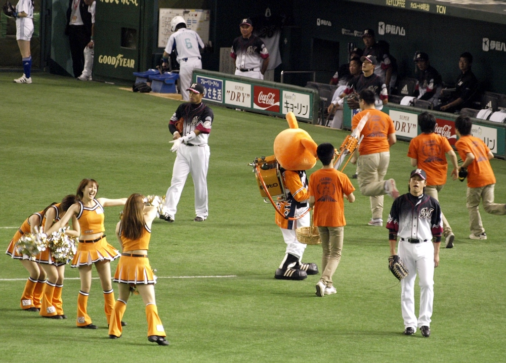 Yomuiri has to bribe fans with free stuff from a weird mascot and cheerleaders to get them to cheer.  How sad.
