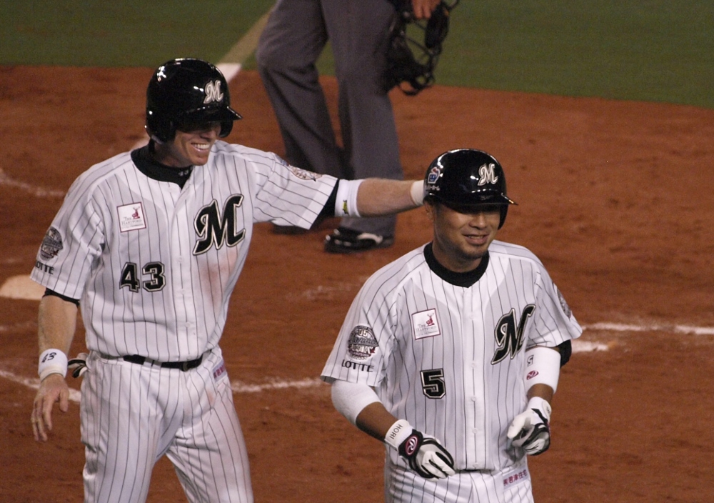 Lambin congratulates Koichi after his big HR