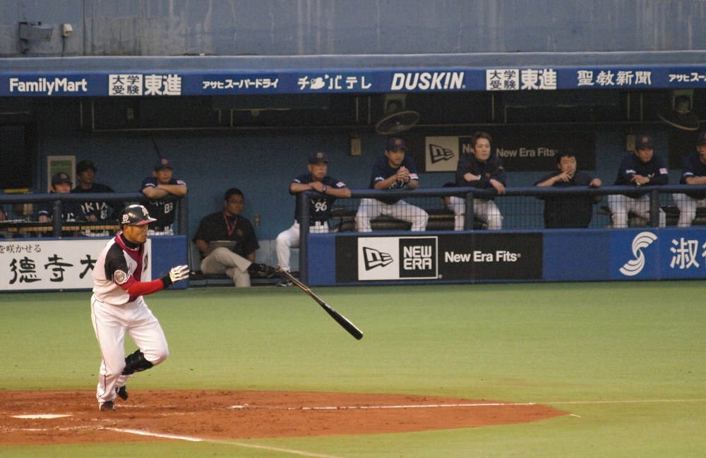 704_imae Imae singles in the second inning