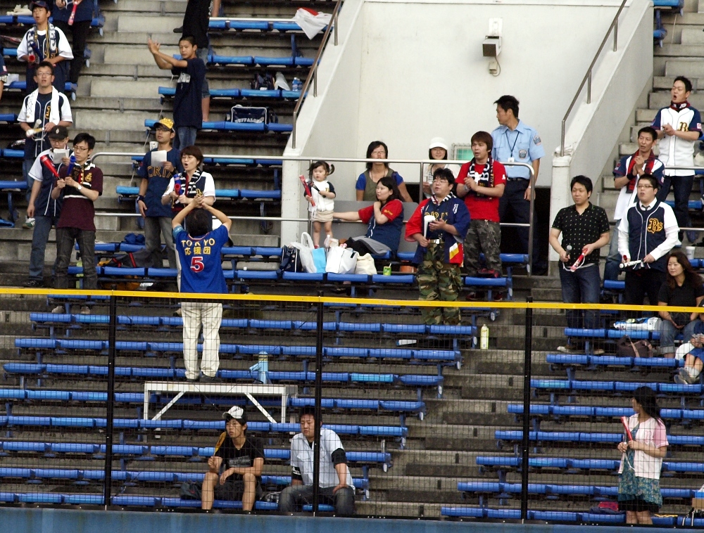 705_orix Seriously, this is a mid-game shot of Orix's supporters