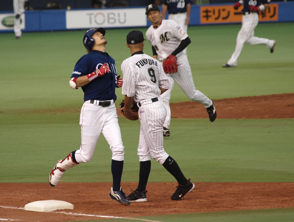 705_sakaguchi Sakaguchi is really unhappy at grounding out with two on, but Ono isn't