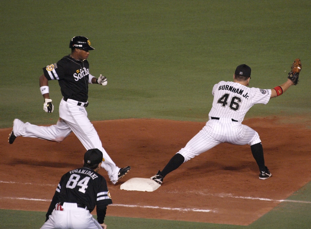 717_ortiz Jose Ortiz is definitely out at first in the 7th
