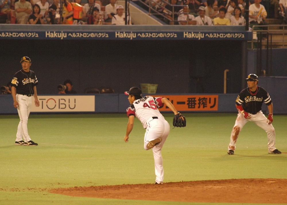 Matsumoto delivers the inning-saving pitch