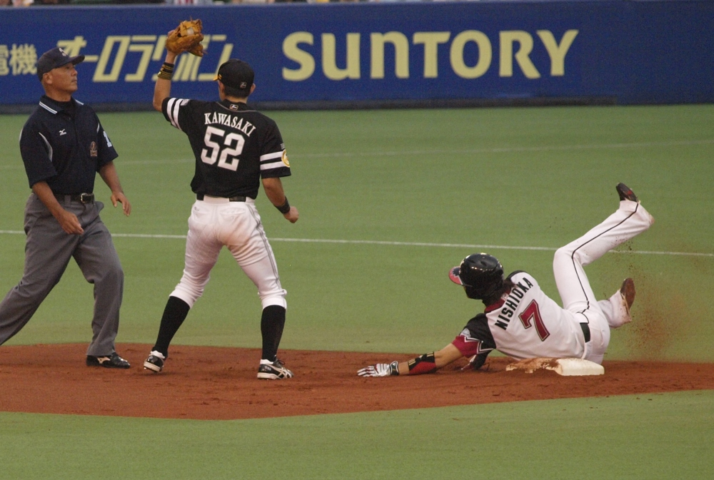 Tsuyoshi is nipped by Kawasaki's tag