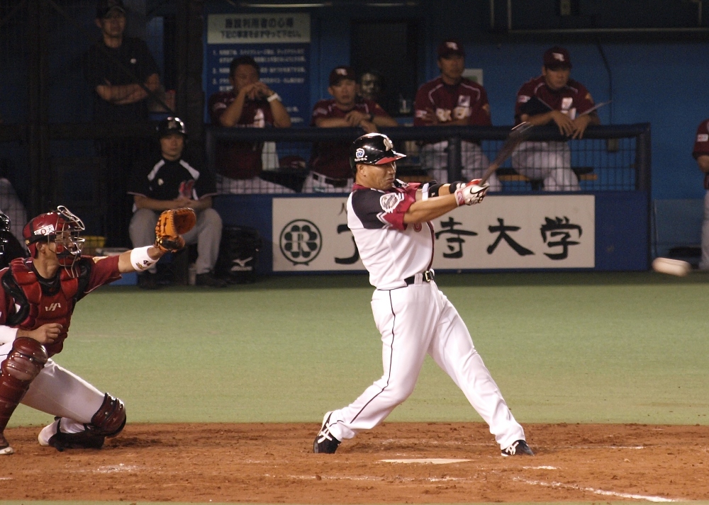 Iguchi Iguchi singles in the go ahead run!