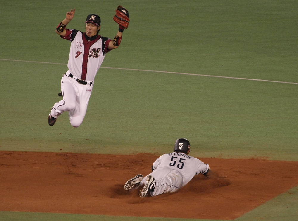 Bocachica slides in safely as Tsuyoshi needs to fly to snag the throw