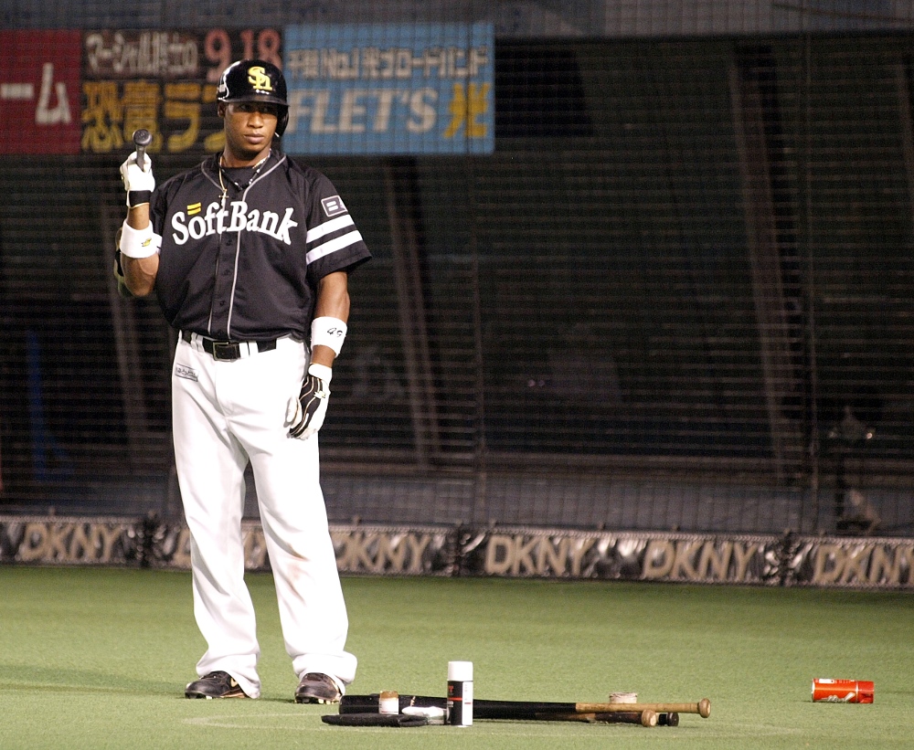 Jose Ortiz contemplates the loveliness of Chiba Marine and Lotte Fandom