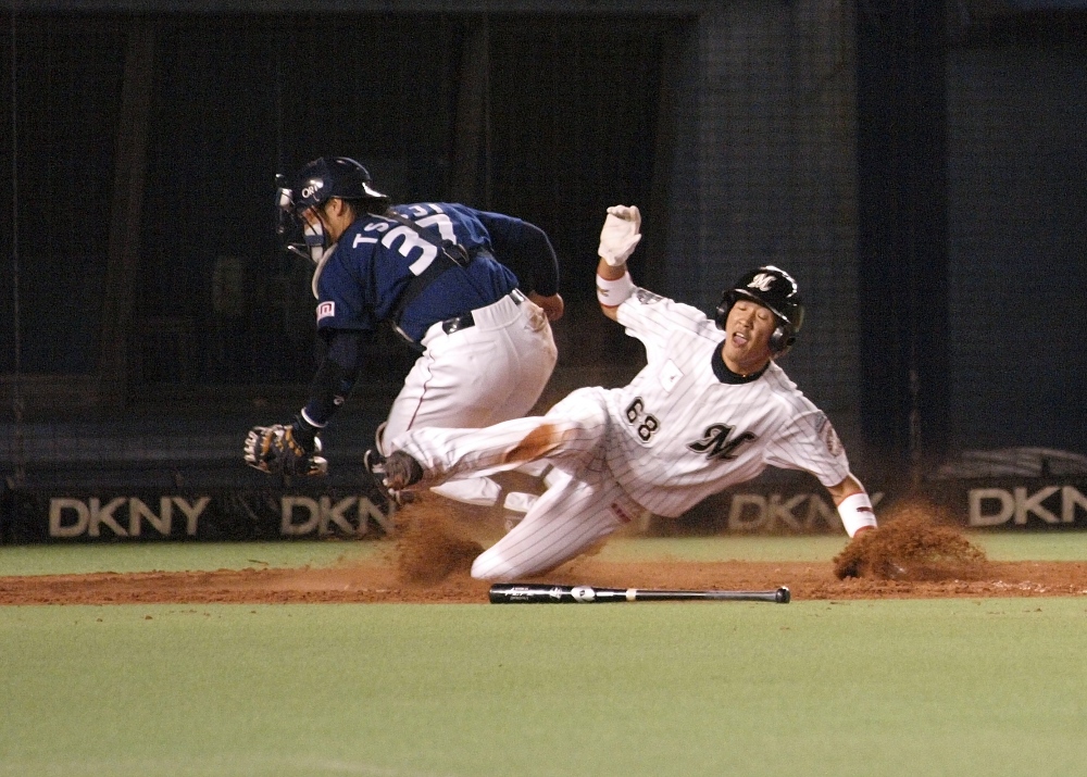 925_hayasaka Hayasaka scores in the 5th for the first run