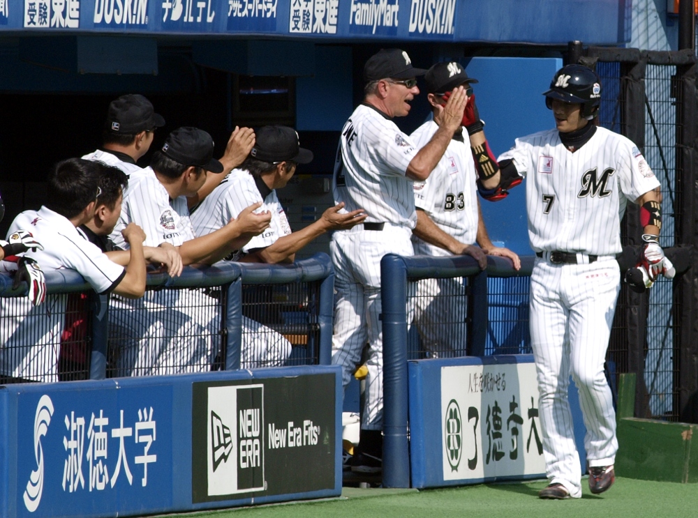 Celebrating Tsuyoshi's big leadoff HR