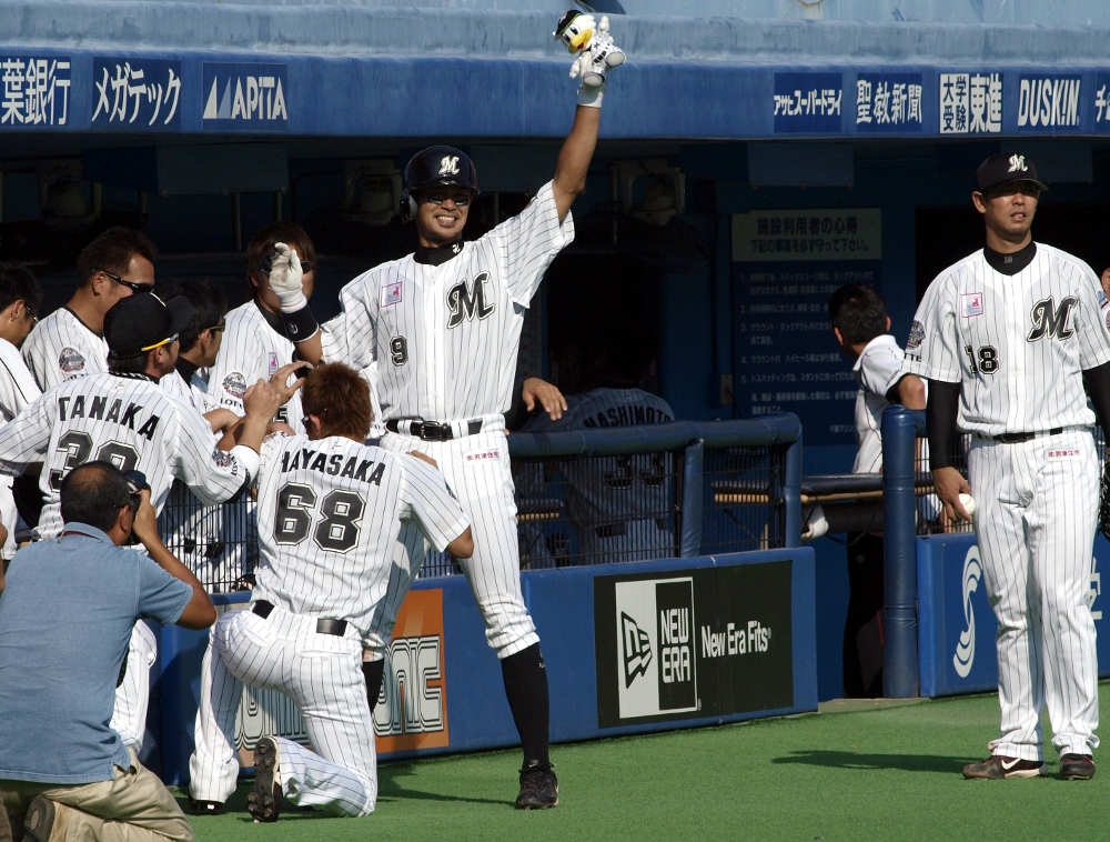 Fukuura's teammates just can't get enough