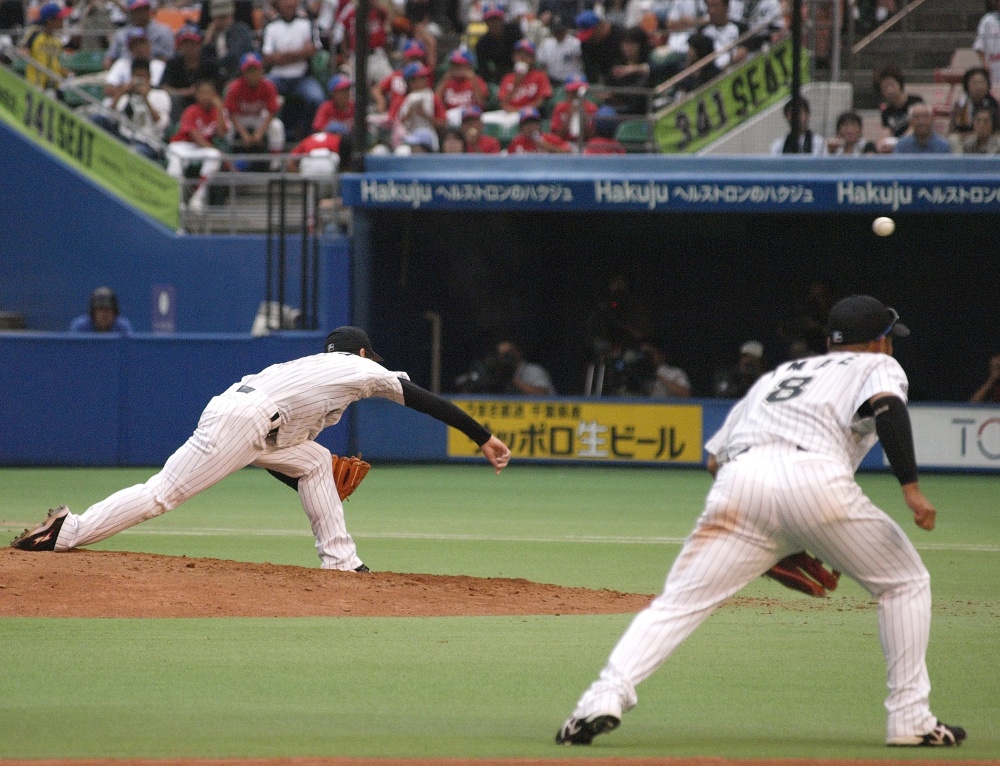 Ogino keeps the Buffaloes from scoring in the 8th and 9th